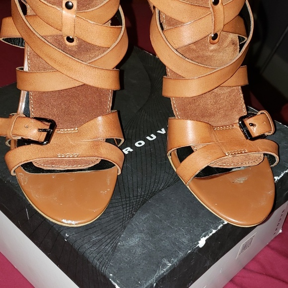 Used Trouve peep toe booties size 8 - Picture 2 of 2